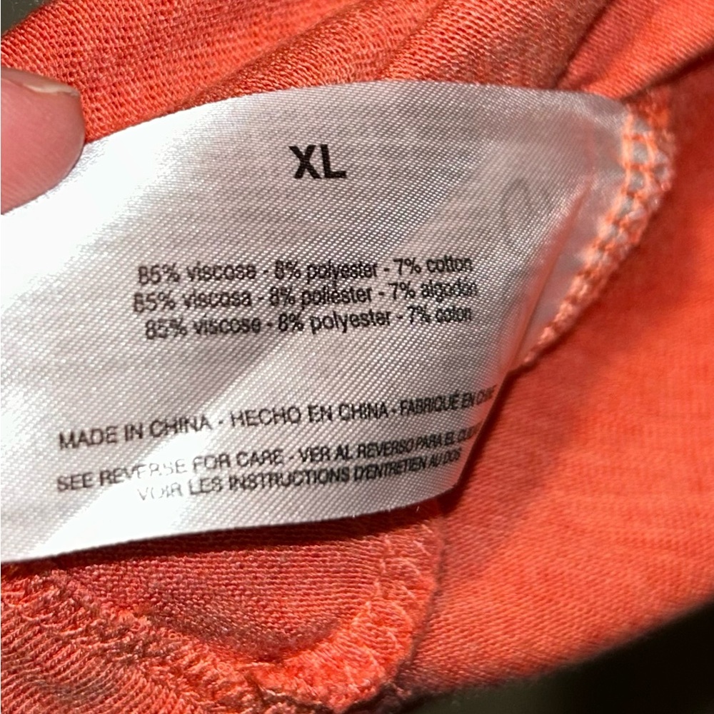 Jessica Simpson Women's Orange V‑Neck Cap Sleeve T Shirt - Picture 3 of 4